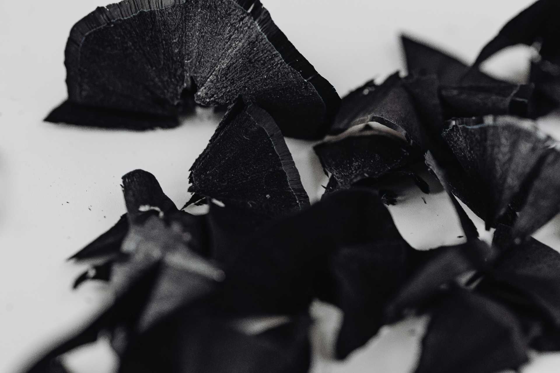 石墨与人造石墨：碳足迹视角下的性能与应用